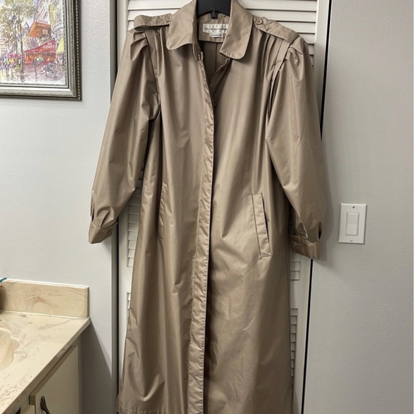 EUC David Benjamin Trench Coat (like new) - Picture 10 of 12